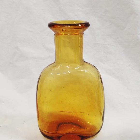 Vintage Lot of 4 Collectible Art Glass Pitcher, Bottles & Vase - Picture 3 of 6